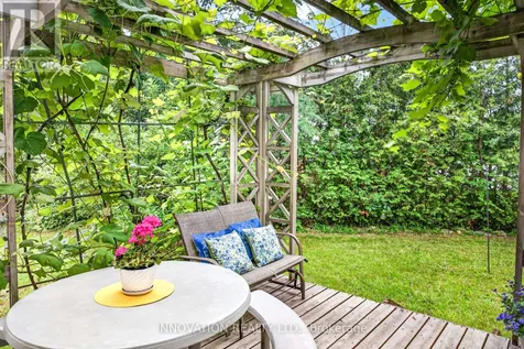 160 Hillman Marsh Way Ottawa ON K1T 0A8