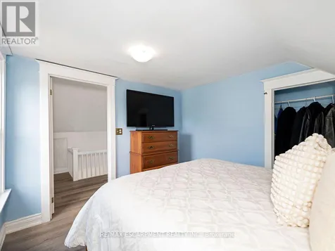 52 Stapleton Avenue North Hamilton (industrial Sector) ON L8H 3N5