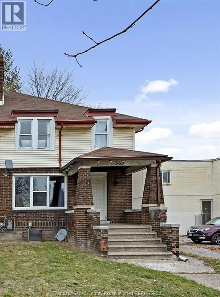 568 Askin Windsor ON N9B 2X4