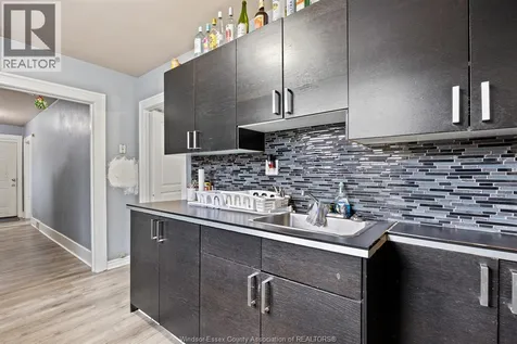 568 Askin Windsor ON N9B 2X4