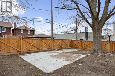 568 Askin Windsor ON N9B 2X4