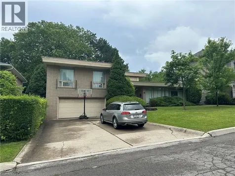 11 Wilmont Court Hamilton ON L8S 2T1