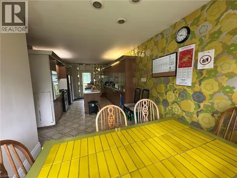 11 Wilmont Court Hamilton ON L8S 2T1