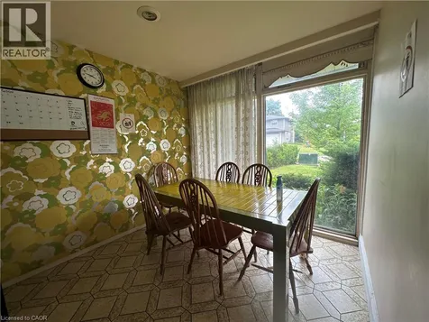 11 Wilmont Court Hamilton ON L8S 2T1