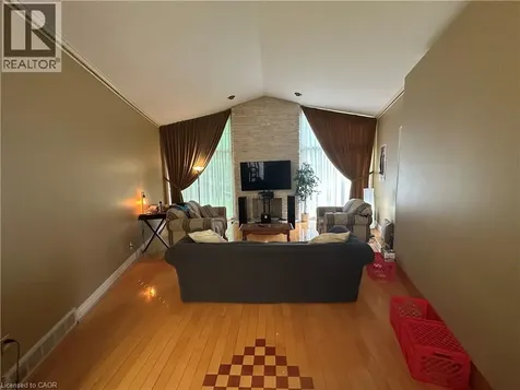11 Wilmont Court Hamilton ON L8S 2T1