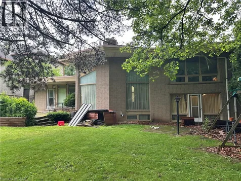11 Wilmont Court Hamilton ON L8S 2T1
