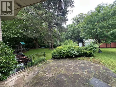 11 Wilmont Court Hamilton ON L8S 2T1