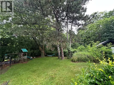 11 Wilmont Court Hamilton ON L8S 2T1