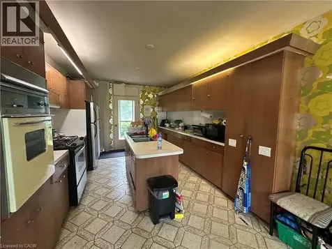 11 Wilmont Court Hamilton ON L8S 2T1