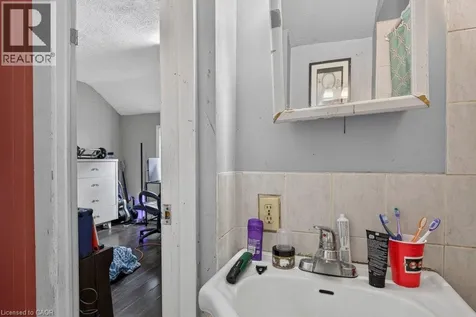 199 Wood Street Hamilton ON L8L 3Z2