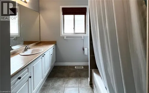 11 Armour Crescent Ancaster ON L9K 1S1