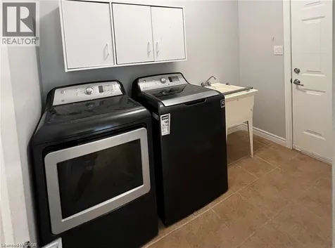 11 Armour Crescent Ancaster ON L9K 1S1