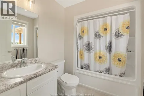 111 Kingsbridge Drive Amherstburg ON N9V 0G3