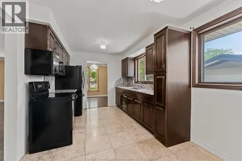 9688 Chestnut Drive Windsor ON N8R 1G8