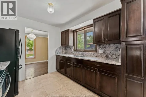 9688 Chestnut Drive Windsor ON N8R 1G8