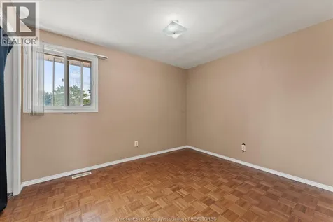9688 Chestnut Drive Windsor ON N8R 1G8