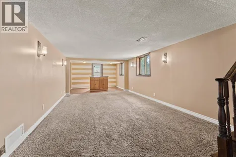 9688 Chestnut Drive Windsor ON N8R 1G8