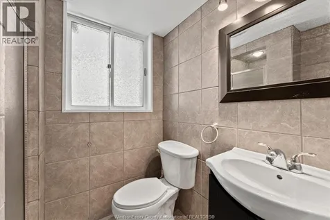9688 Chestnut Drive Windsor ON N8R 1G8