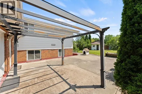 9688 Chestnut Drive Windsor ON N8R 1G8