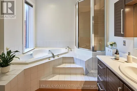 103 James Street Ottawa ON K1R 5M2
