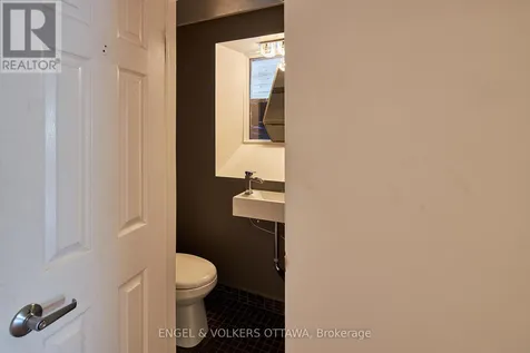 103 James Street Ottawa ON K1R 5M2