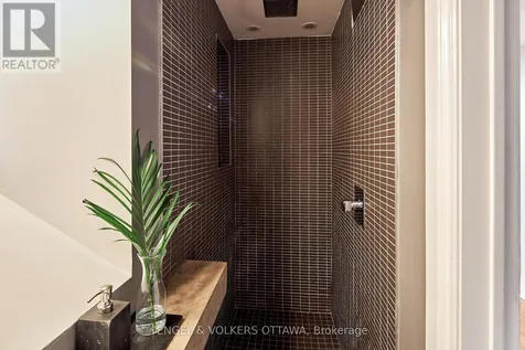 103 James Street Ottawa ON K1R 5M2