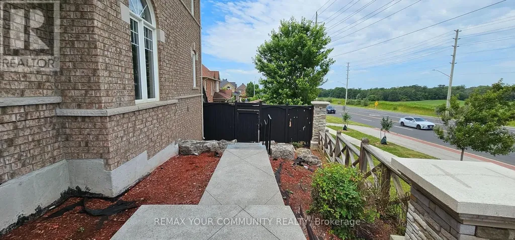46 Courtland Crescent East Gwillimbury ON L9N 0A9