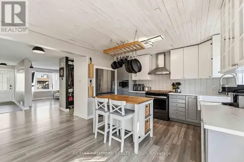 1091 Burgundy Lane Ottawa ON K1C 2M9