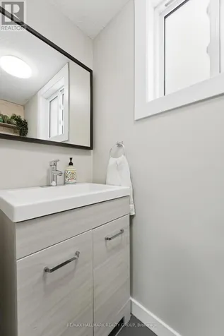 1091 Burgundy Lane Ottawa ON K1C 2M9