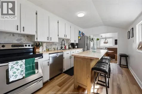 49 Maple Row Essex ON N8M 2T8