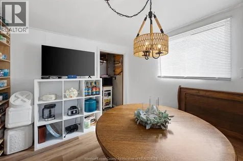 49 Maple Row Essex ON N8M 2T8