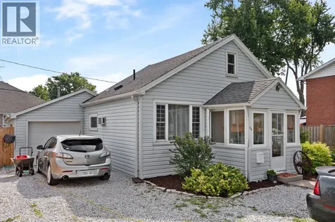 49 Maple Row Essex ON N8M 2T8
