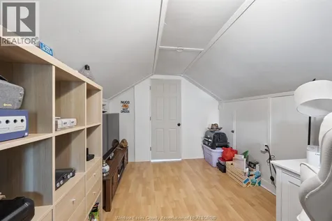 49 Maple Row Essex ON N8M 2T8
