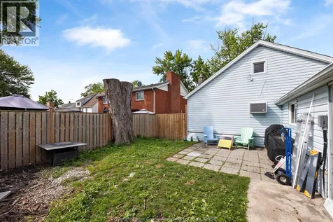 49 Maple Row Essex ON N8M 2T8
