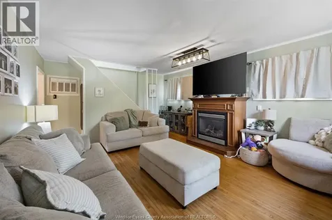 49 Maple Row Essex ON N8M 2T8