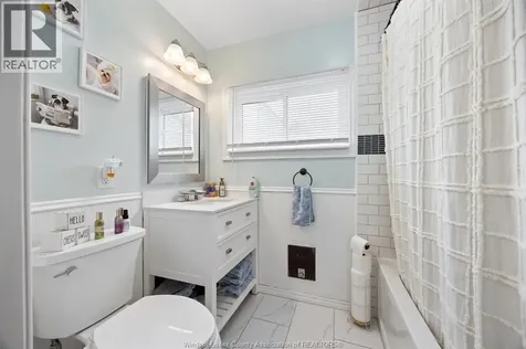 49 Maple Row Essex ON N8M 2T8