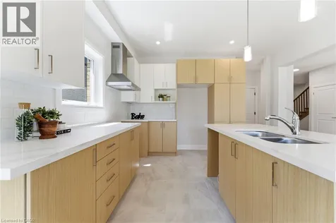23 Woodvalley Court Hamilton ON L9B 2S7