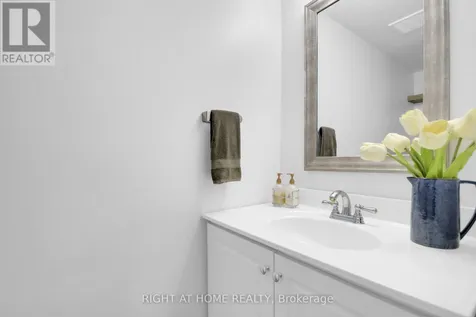 3516 Aladdin Lane Ottawa ON K1T 1E2
