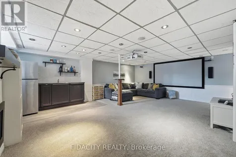 13 Poole Creek Crescent Ottawa ON K2S 1T6