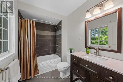 50 Gray Crescent Ottawa ON K2K 3L2