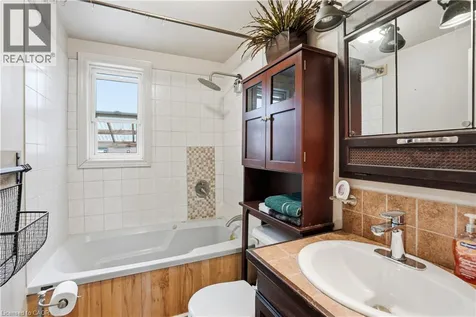 272 Adeline Avenue Hamilton ON L8H 5V3