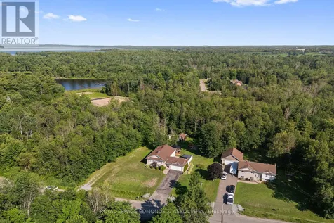 36 Fern Road Laurentian Valley ON K8A 6W2