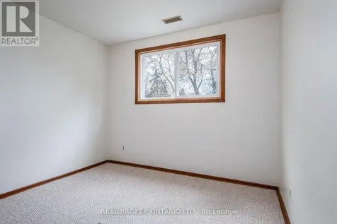 374 Southill Drive Kitchener ON N2A 2R1