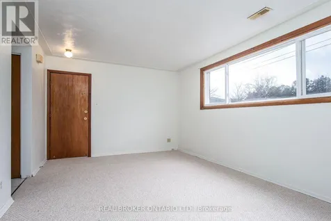 374 Southill Drive Kitchener ON N2A 2R1