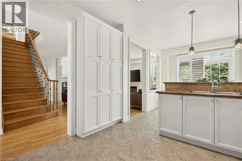 215 Burloak Drive Oakville ON L6L 6T6