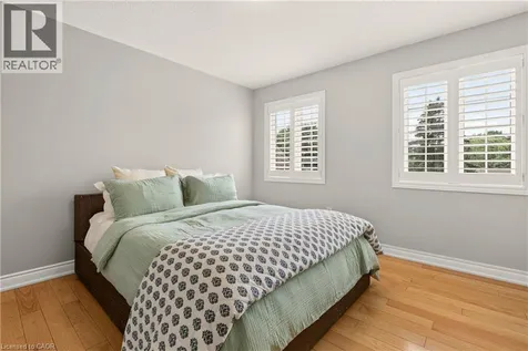 215 Burloak Drive Oakville ON L6L 6T6