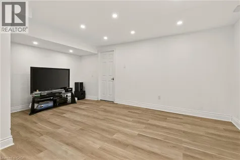215 Burloak Drive Oakville ON L6L 6T6