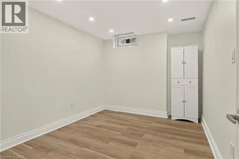 215 Burloak Drive Oakville ON L6L 6T6