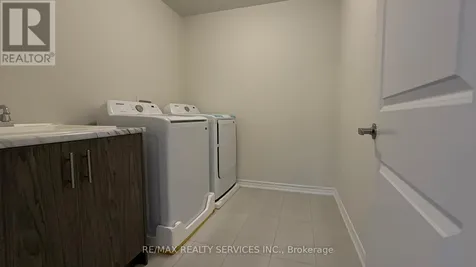 10 Molnar Crescent Brantford ON N3T 0X3