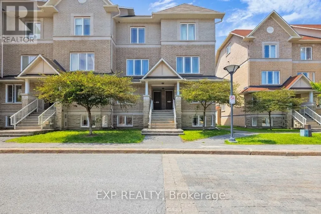 132 Paseo Private Ottawa ON K2G 4N7